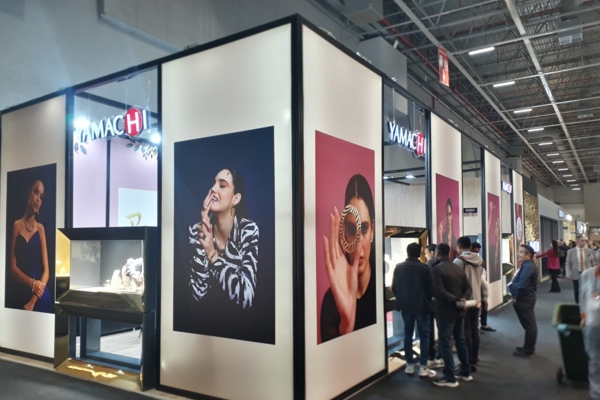 Maxima Stand